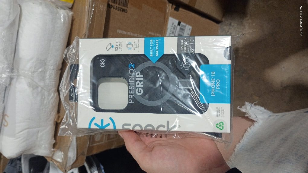 Speck iPhone 16 Pro Case MagSafe - Presidio 2