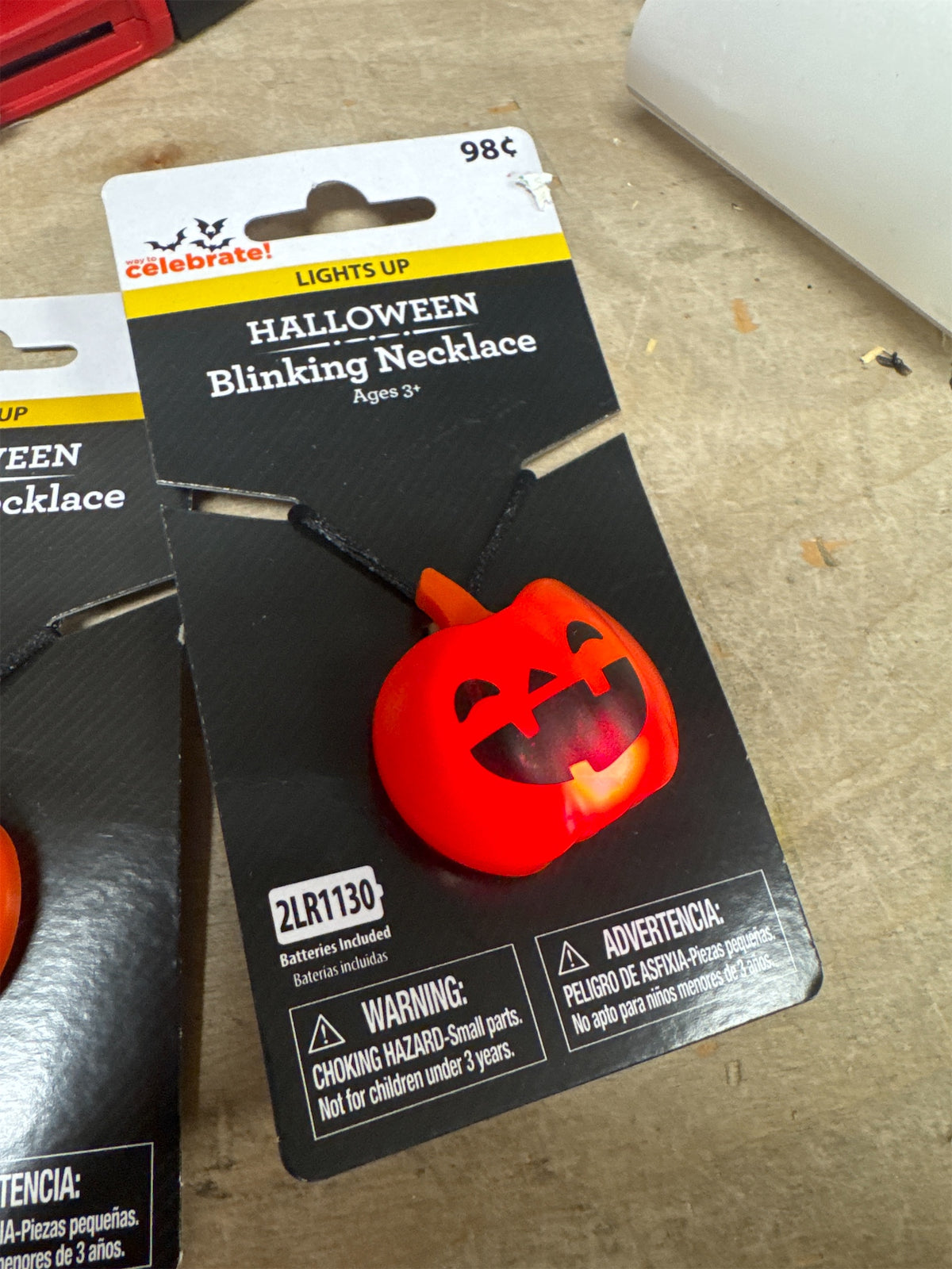 2Pc Blinking necklace